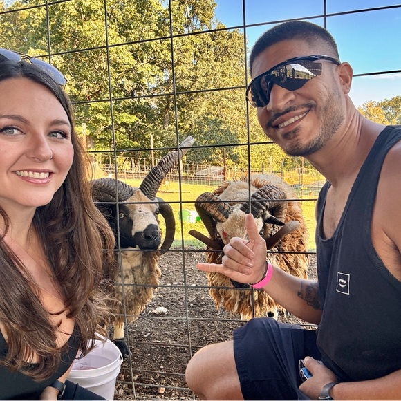 Meet your Posher, Nicole - Picture 2 of 4